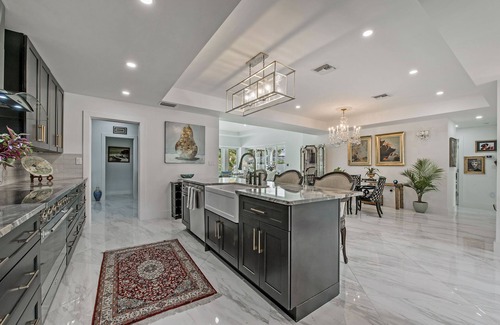 Lake Park House | Exquisite pet-friendly Home in The Heart of Naples!