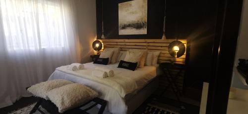 Klein Windhoek House | EXQUISITE PRIVATE LUXURY SUITE WITH KING BED at BOKMAKIERIE VILLAS