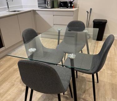 Salford Apartment | Exquisite Riverview 2bedroom flat in Manchester.