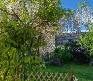 Noisy-le-Grand Apartment | Exquisite tiny house with garden and air con - between Paris-Disneyland - 3mins from train station