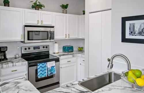 Downtown Indianapolis Condo | Exquisite Top Floor Condo in the Heart of Downtown Indy