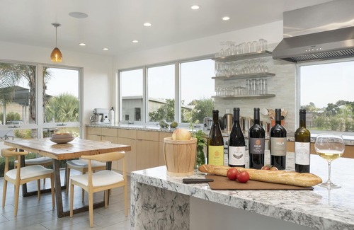 Sonoma House | Exquisite Vineyard Estate + Pool. 5 Star Resort Setting