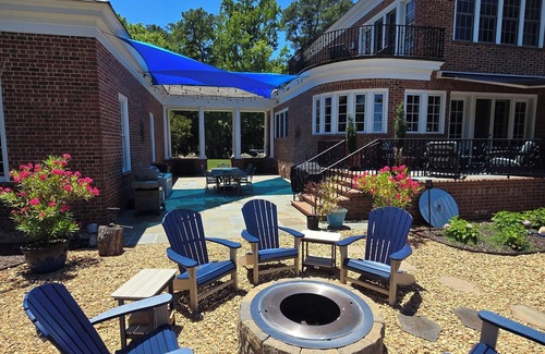 White Stone House | Exquisite Water Front Estate. Pool, Crabbing off private dock and sunset kayaks.