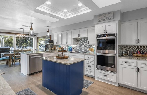 Lake Country House | Exquisite Waterfront Home on Eagle Mountain Lake