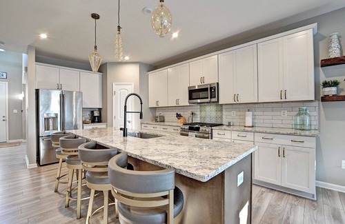 Frankford House | Exquisitely Furnished 3 bed/2.5 bath Townhome in Ocean View Beach Club Community! Wifi, Pool, Fitness Center, Sauna, Billiards, Weekend Shuttle!