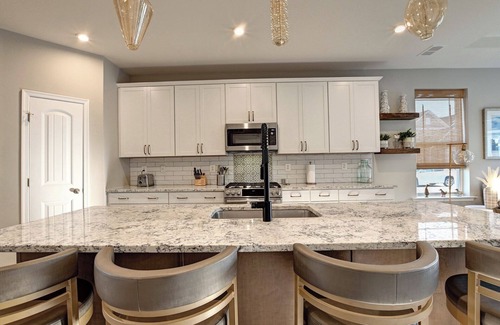 Frankford House | Exquisitely Furnished 3 bed/2.5 bath Townhome in Ocean View Beach Club Community! Wifi, Pool, Fitness Center, Sauna, Billiards, Weekend Shuttle!