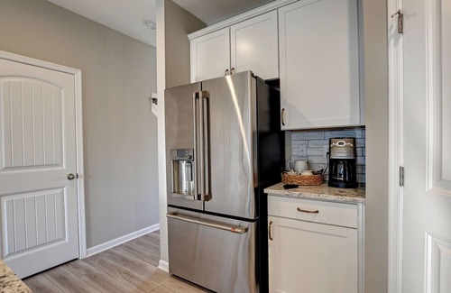 Frankford House | Exquisitely Furnished 3 bed/2.5 bath Townhome in Ocean View Beach Club Community! Wifi, Pool, Fitness Center, Sauna, Billiards, Weekend Shuttle!