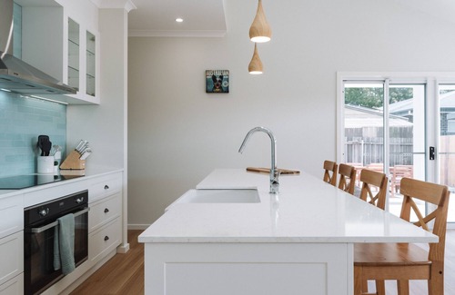Narrabundah House | Exquisitely Spacious 3-Bed Home