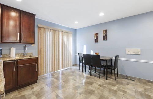 Country Club Hills House | Extended Stay Country Club Hills FHS Rentaln