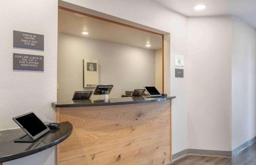 Millard Hotel | Extended Stay America Select Suites - Omaha - Southwest