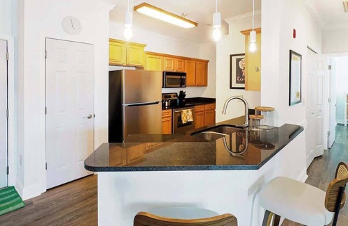 Charleston Condo | Extended Stay Condo with Pool/2mi to Folly Beach!