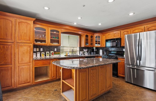 Fontana House | Extended Stay Deal｜4BR Home, Fully-Equipped Kitchen｜Pet Friendly #41817