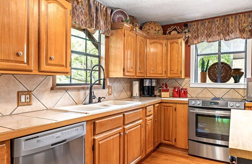 New Braunfels House | Extended Stay Discounts - Luxury Guadalupe Riverfront Home!