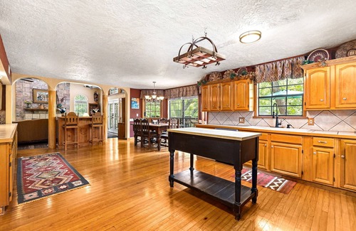 New Braunfels House | Extended Stay Discounts - Luxury Guadalupe Riverfront Home!