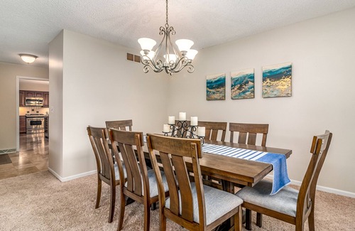 Elgin House | Extended Stay Elgin FHS Rental - Greenridge Dr