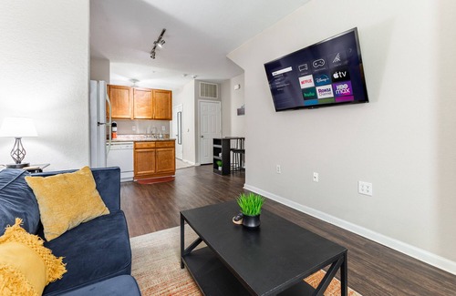 Huntsville Apartment | Extended Stay - Near Crestwood, King Bed, Gym, Parking, Fast WiFi