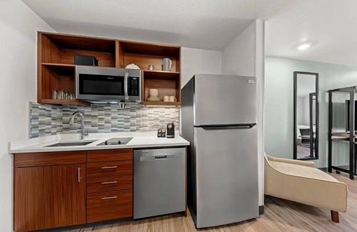 Waco Hotel | Extended Stay Suites | 4 Units | Near Baylor University