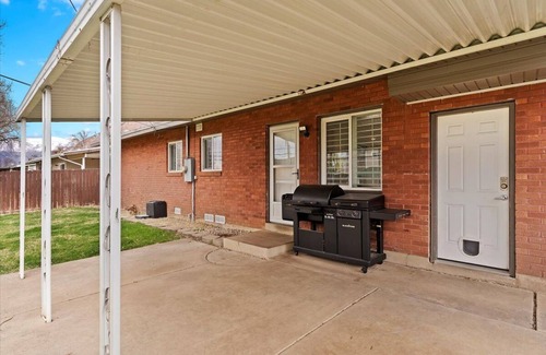 Ogden House | Extended stay work from home detached office 3-bedroom house in Ogden WiFi.