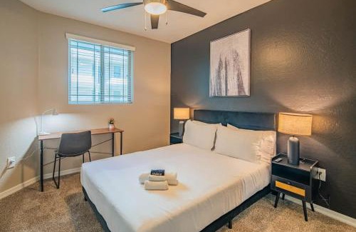 Tempe Apartment | Extensive 2BD - ASU - Sloan Pk - WD - Parking - Sleeps 8
