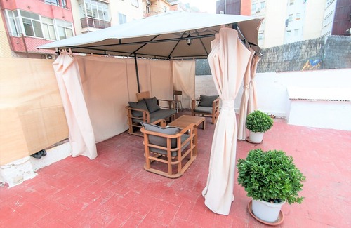 La Maternitat i Sant Ramon Apartment | EXTERIOR PRIVATE ROOM WITH SUNNY TERRACE OF 200 M2