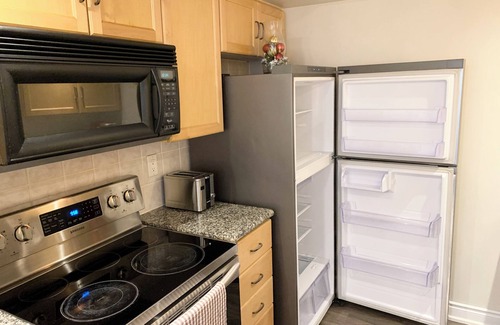 Toronto Entertainment District Condo | Extra Large 2 Bedroom Condo Downtown Toronto With CN Tower Rogers Centre View