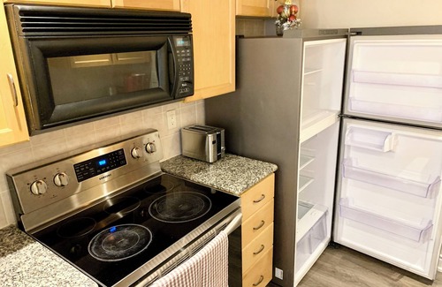 Toronto Entertainment District Condo | Extra Large 2 Bedroom Condo Downtown Toronto With CN Tower Rogers Centre View