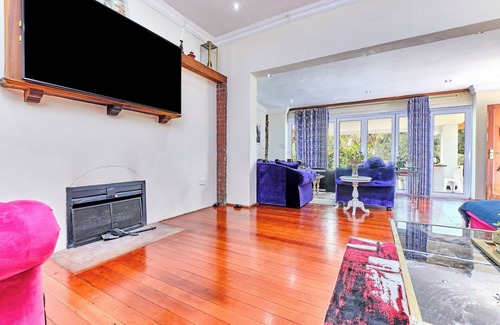 Greater Johannesburg Metropolitan Area House | Extra length king-size bedroom in suit