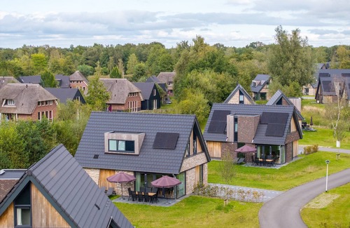Aalden House | Extra luxury 16-person bungalow in the holiday park Landal Aelderholt