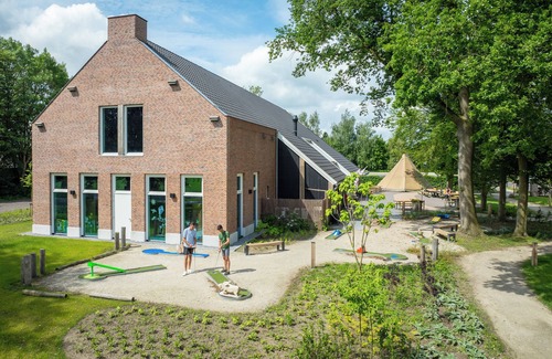 Witteveen House | Extra luxury 4-person bungalow in the holiday park Landal Orveltermarke