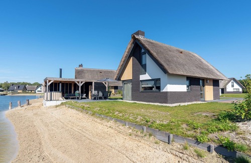 Westerbork House | Extra luxury 6-person accommodation in the holiday park Landal Drentse Lagune