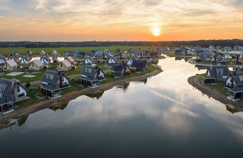 Westerbork House | Extra luxury 8-person accommodation in the holiday park Landal Drentse Lagune