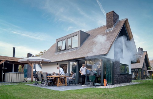 Schoorl House | Extra luxury 8-person residence in the holiday park Landal Berger Duinen