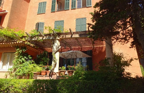 Boulouris-sur-Mer Villa | EXTRA SITUATION AT THE EDGE OF THE SEA!