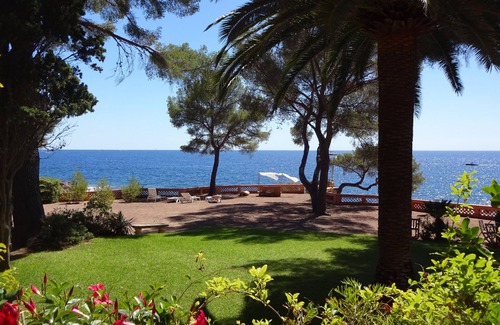 Boulouris-sur-Mer Villa | EXTRA SITUATION AT THE EDGE OF THE SEA!