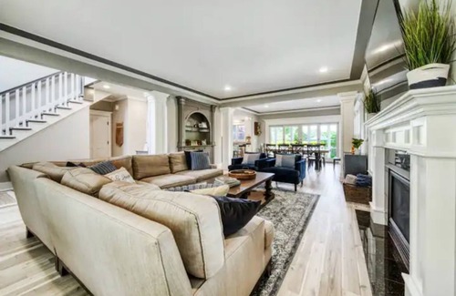 Douglas House | Extra Spacious House with Heated Backyard Pool