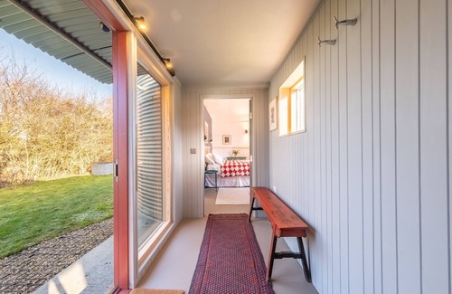 Parham Apartment | Extraordinarily converted grain stores - The Silos