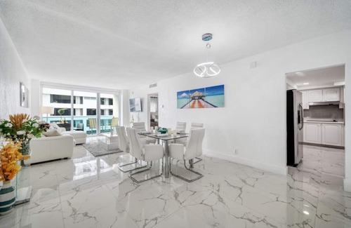 Hollywood South Central Beach Condo | Extraordinary beach condo with incredible view!