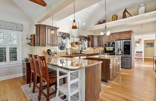 Danbury House | Extraordinary Candlewood Lake home in Danbury CT