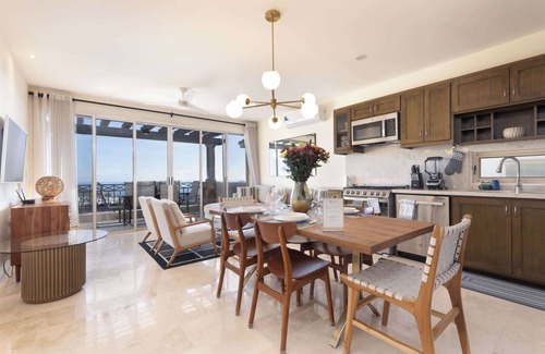 Cabo San Lucas Apartment | Extraordinary Penthouse + Views & Pool Access