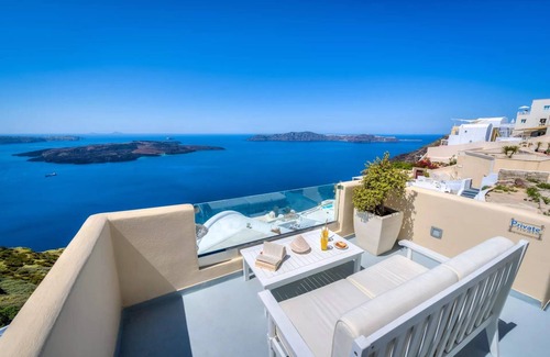 Firostefani Villa | Extraordinary Santorini Villa | Villa Wisely | 1 Bedroom Suite | Spectacular.