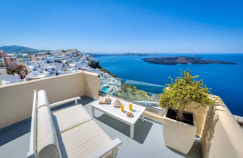Firostefani Villa | Extraordinary Santorini Villa | Villa Wisely | 1 Bedroom Suite | Spectacular.