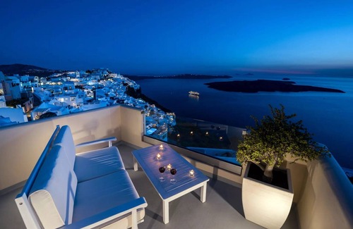 Firostefani Villa | Extraordinary Santorini Villa | Villa Wisely | 1 Bedroom Suite | Spectacular.