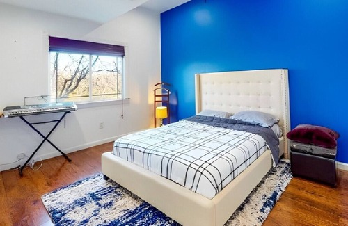 Victor House | Extravagant 5BR Inviting House! W/ Fitness Room