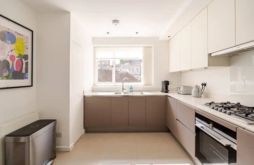 City of Westminster House | Extravagant 6 Bedroom Mansion by Mayfair London