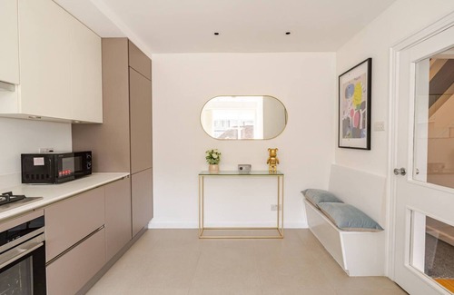 City of Westminster House | Extravagant 6 Bedroom Mansion by Mayfair London