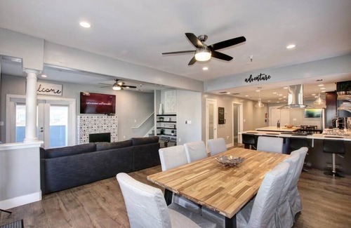 North Oak Park House | Extravagant Victorian Near UC Davis Medical Center