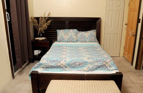 Farmer's Hill Apartment | Exuma feed da sharks villa 2mins to beach pool n car