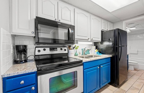 Myrtle Beach Condo | Eye-Catching Ocean View - Indoor Pool - Hot tub and Lazy River - Kitchen