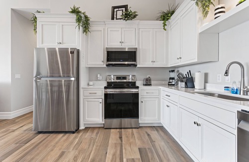 Northridge Apartment | Eyefull Tower Orem, Amazing Views, Sleeps 13, Private Deck and BBQ