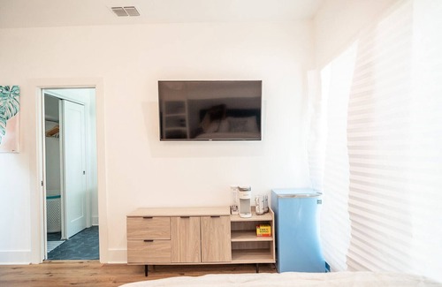 Key Allegro House | EZ Breezy Beach House with Private Pool
